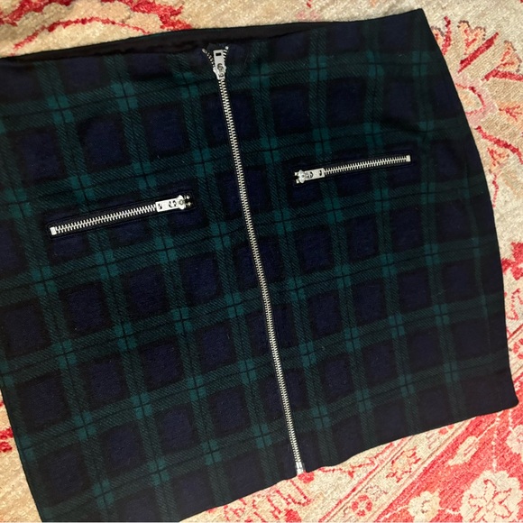 Madewell Plaid Skirt with Zipper Details - Picture 2 of 3